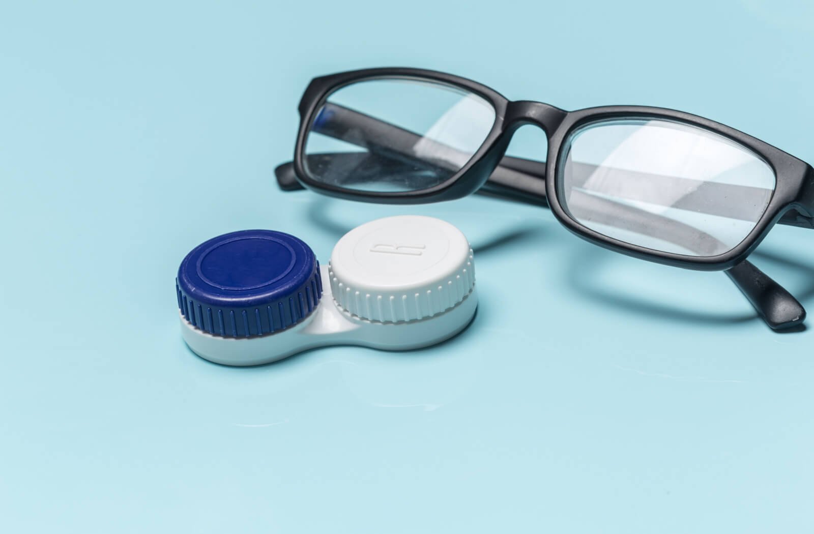 Contact Lenses or Glasses: Which One is Better for You?